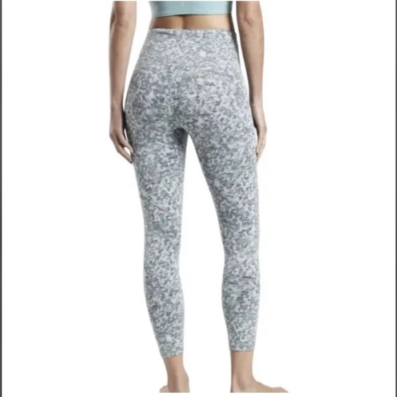 Athleta Elation Textured 7/8 Tight-Meadow Snowfall Blue Camouflauge-Size XS - Picture 2 of 11